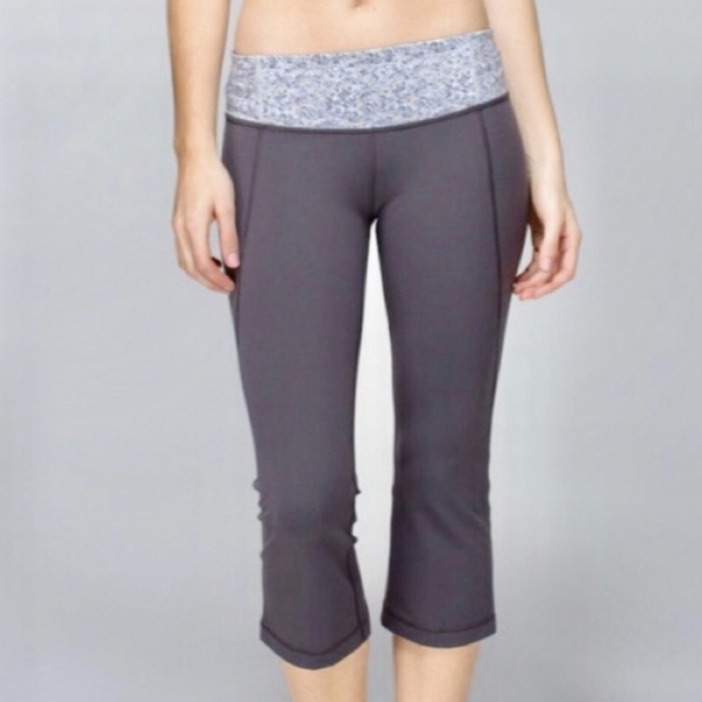 Lululemon gather and crow cropped Capri leggings